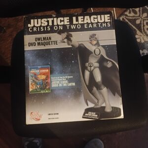 DC Comics Justice League Owlman Maquette - Black, Gray, White